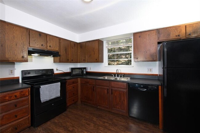 Building Photo - 833 Old Ranch Rd 12