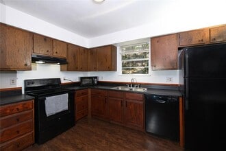 Building Photo - 833 Old Ranch Rd 12