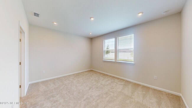 Building Photo - 299 Spruce Hl Pt
