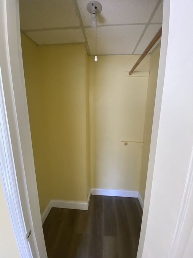 Building Photo - Large 2 bedroom 2 bath Condo