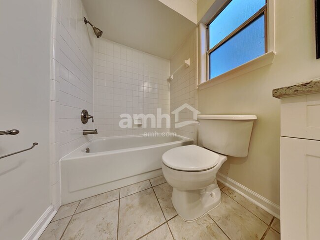 Building Photo - 279 Willow Green Dr