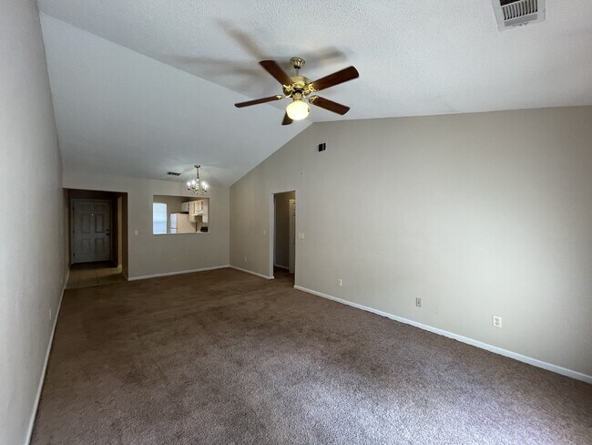 Building Photo - Apartment For Rent