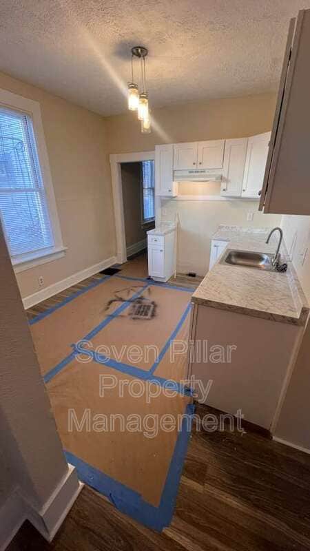 Building Photo - 1345 E Livingston Ave