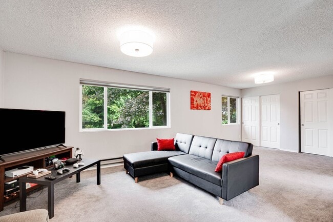 Building Photo - Beautiful 5 bed 3 bath Kirkland single fam...