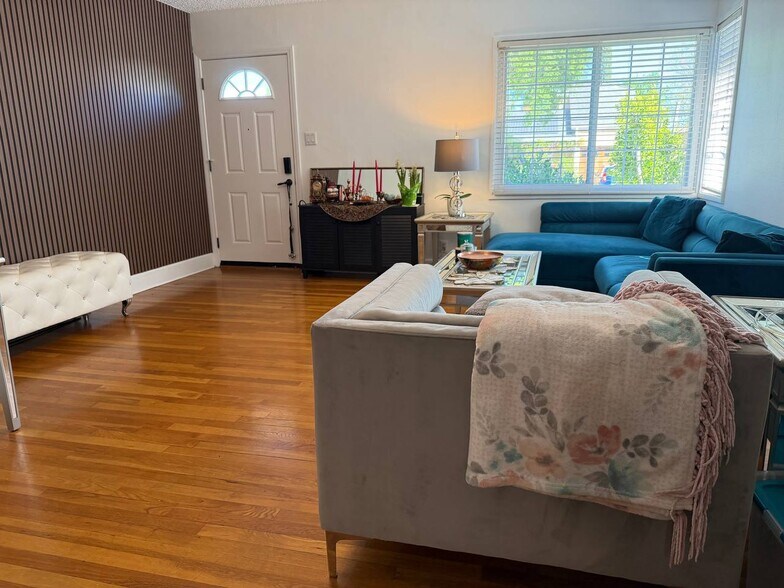 Building Photo - 5903 Texhoma Ave