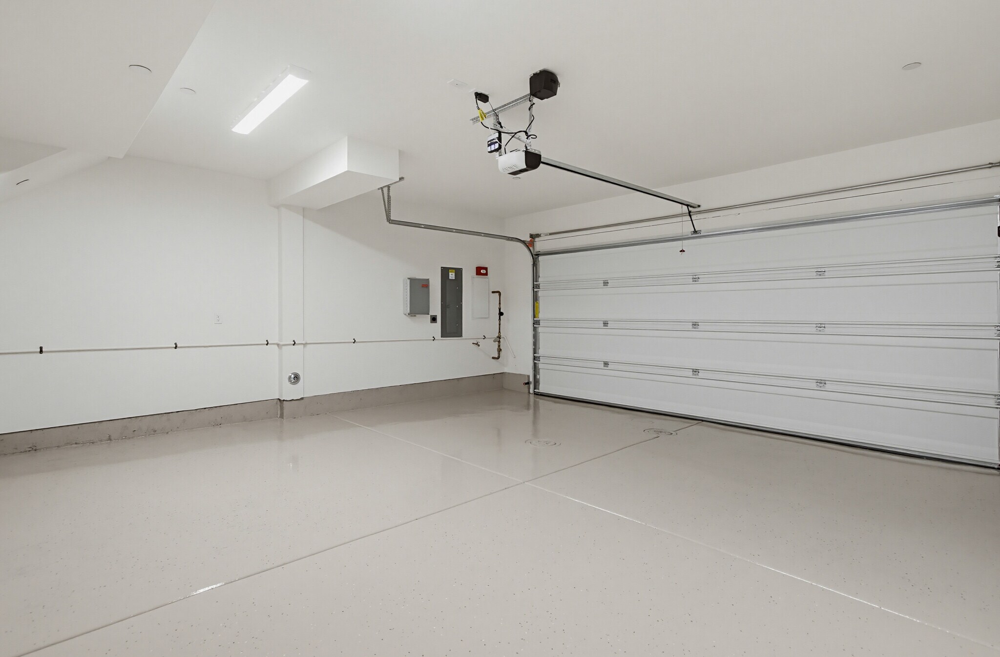 Building Photo - 2528 Delphinium Ln