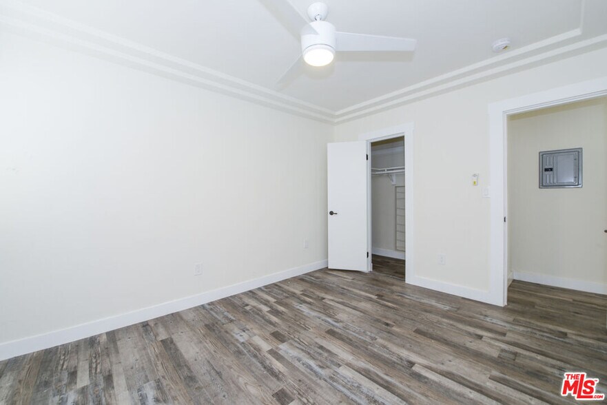 Building Photo - 520 W 82nd St
