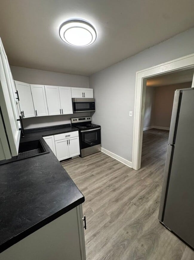 Building Photo - 2203 Rehm Dr
