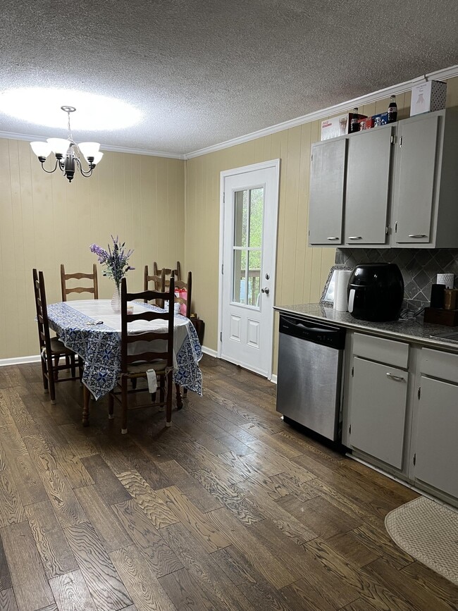 Building Photo - 1160 Bouldercrest Cir