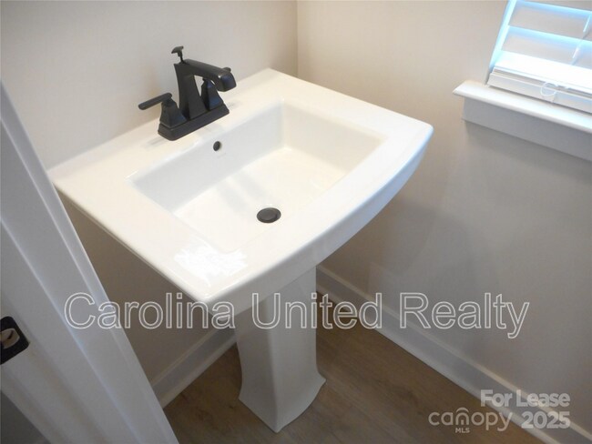 Building Photo - 3033 Matthews-Indian Trail Rd