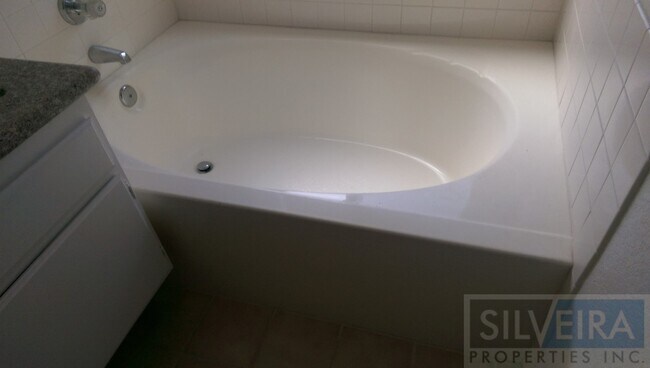 Building Photo - Captivating 3 bed 2 bath home in South Santa Maria.