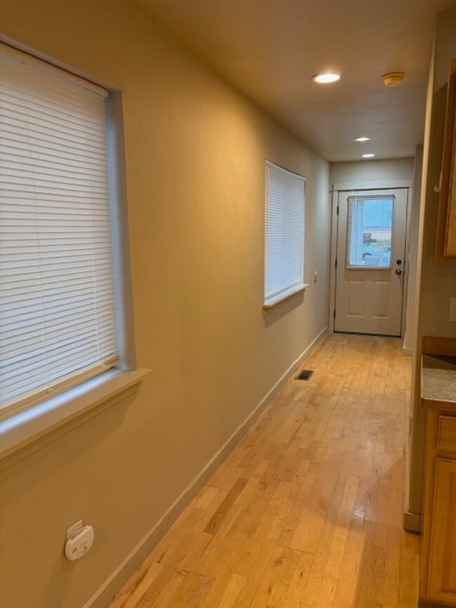 Building Photo - 3 Bedrooms 2 1/2 Bathroom Bozeman Townhouse - Great Location