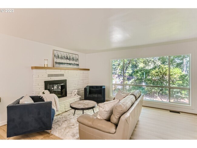 Building Photo - 2020 Wembley Park Rd