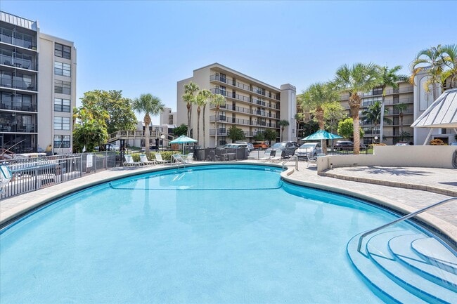 Building Photo - 13 Royal Palm Way