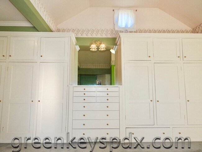 Building Photo - 10197-1136