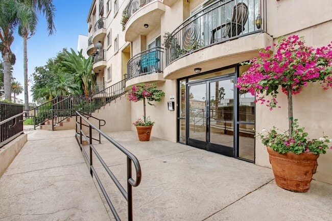 Building Photo - Wilcox Luxury Apartments