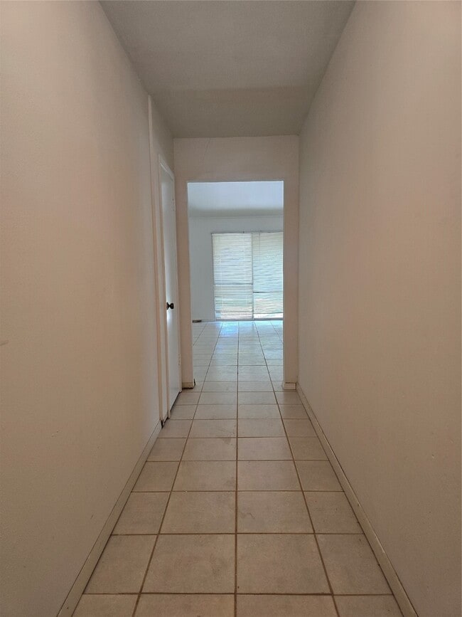 Building Photo - 11931 Tanager St