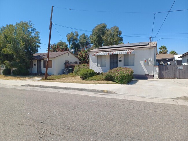 Building Photo - 720 Chamberlain Ave