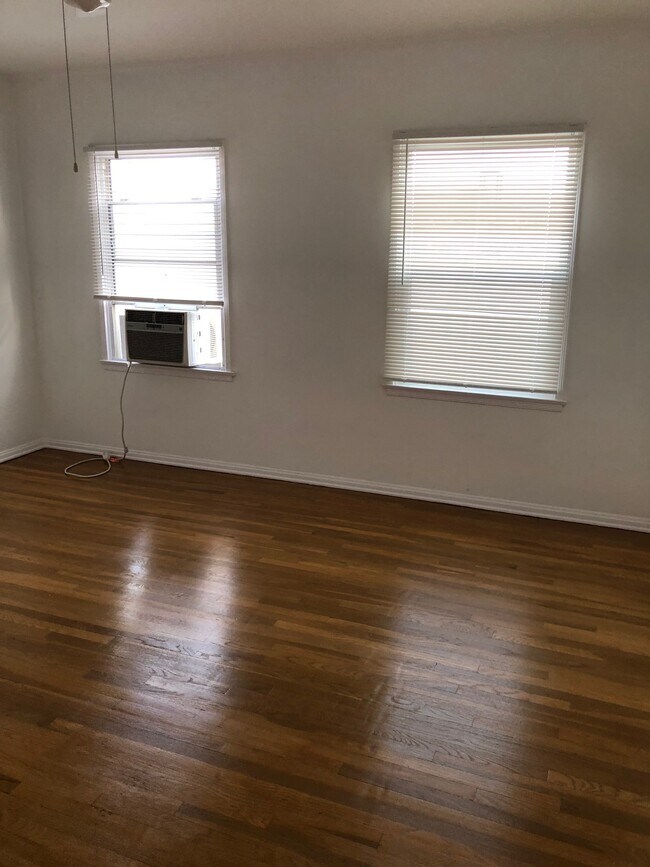 Building Photo - 1144 Rexford Dr