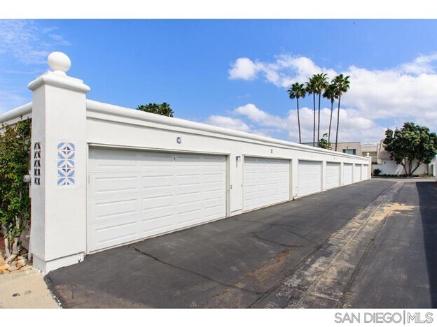 Building Photo - 28 Antigua Ct