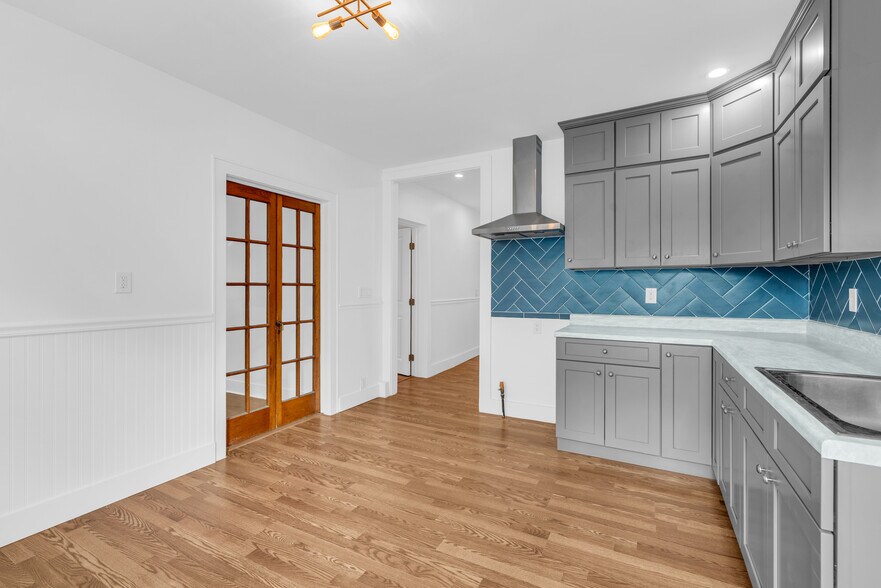 Building Photo - 127 Maple Ave