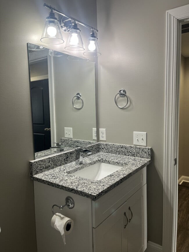 Building Photo - 77 Emanuel Ct