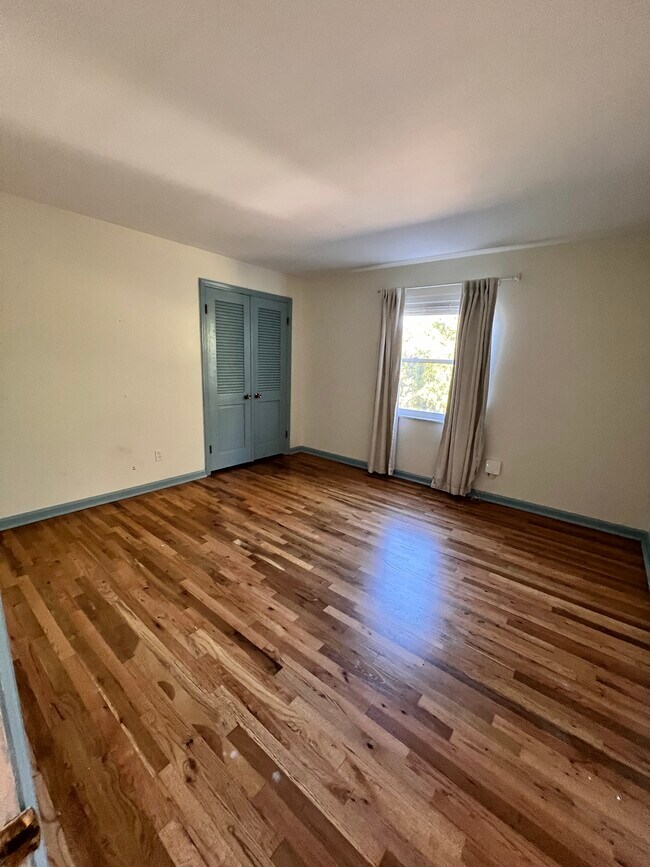 Building Photo - 680 Overland St