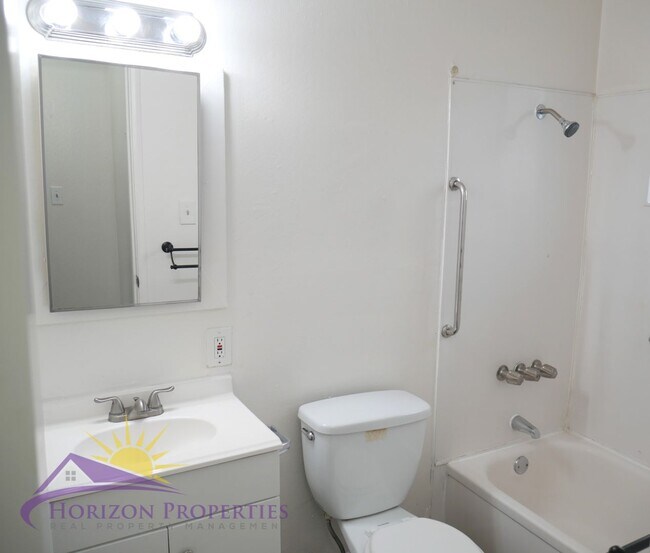 Building Photo - Cozy 1 Bed 1 Bath 700sqft Fourplex in Nort...