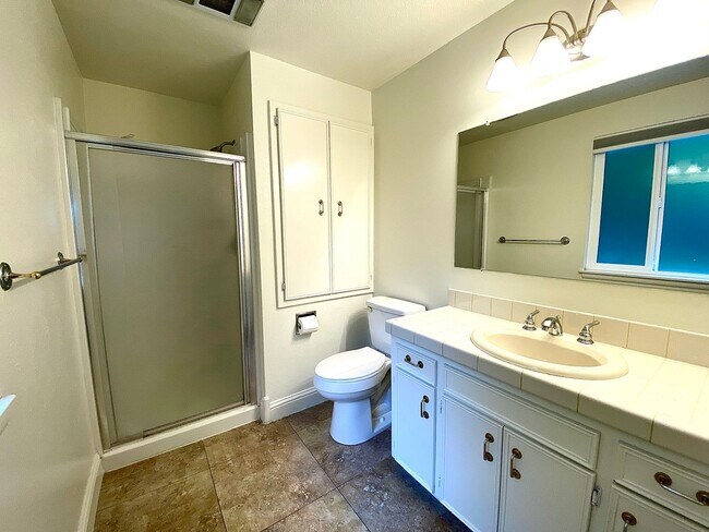 Building Photo - Lovely Highlands Home w/a View Available 7...
