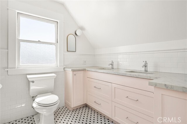 Building Photo - 390 N Cambridge St