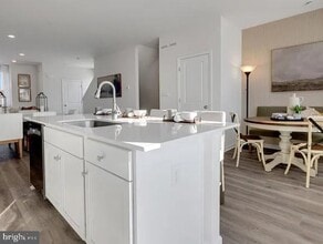 Building Photo - 8328 Alexander Ct