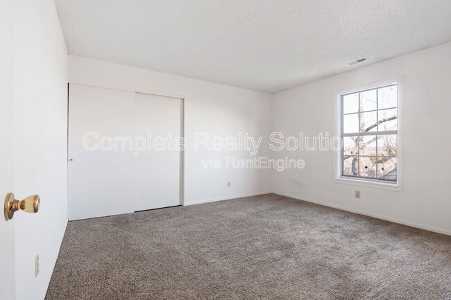 Building Photo - 337 Mt Everest Dr