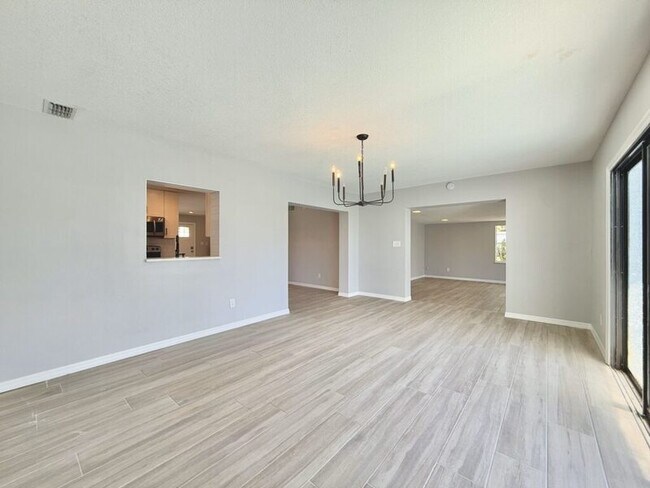 Building Photo - 8718 Thornwood Ln