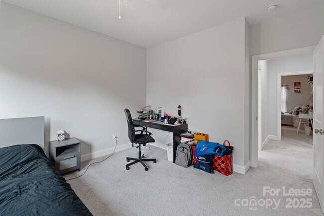 Building Photo - 122 Rutan Ct