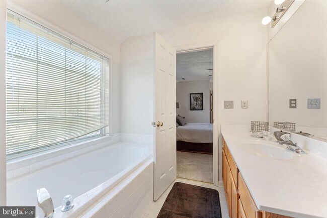 Building Photo - 7715 Wellington Glen Dr