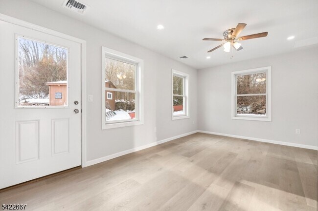 Building Photo - 7 Mountain Rd