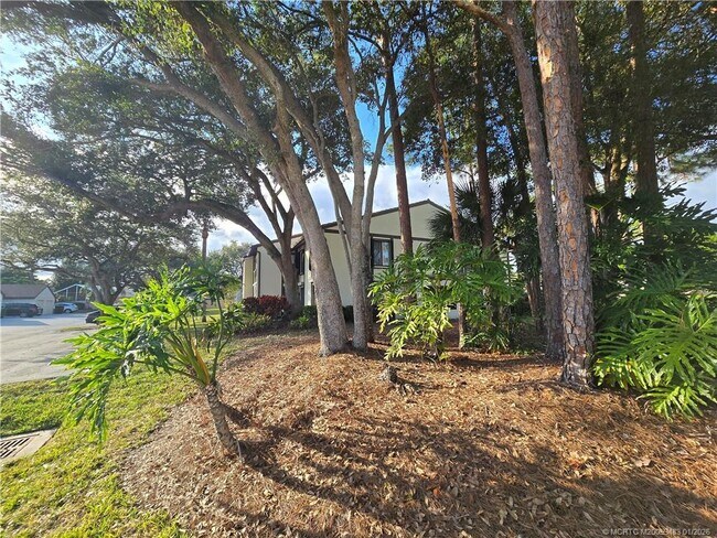 Building Photo - 2114 SW Silver Pine Way