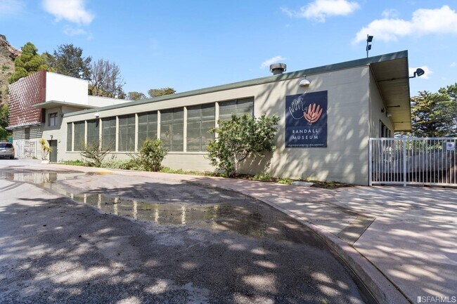 Building Photo - 4 Museum Way