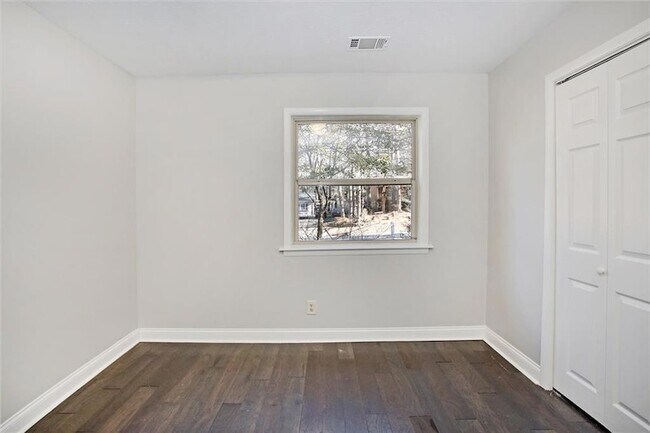 Building Photo - 5345 Sugar Ridge Dr
