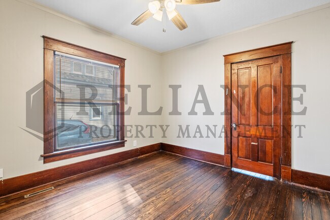 Building Photo - 221 S Glenn St