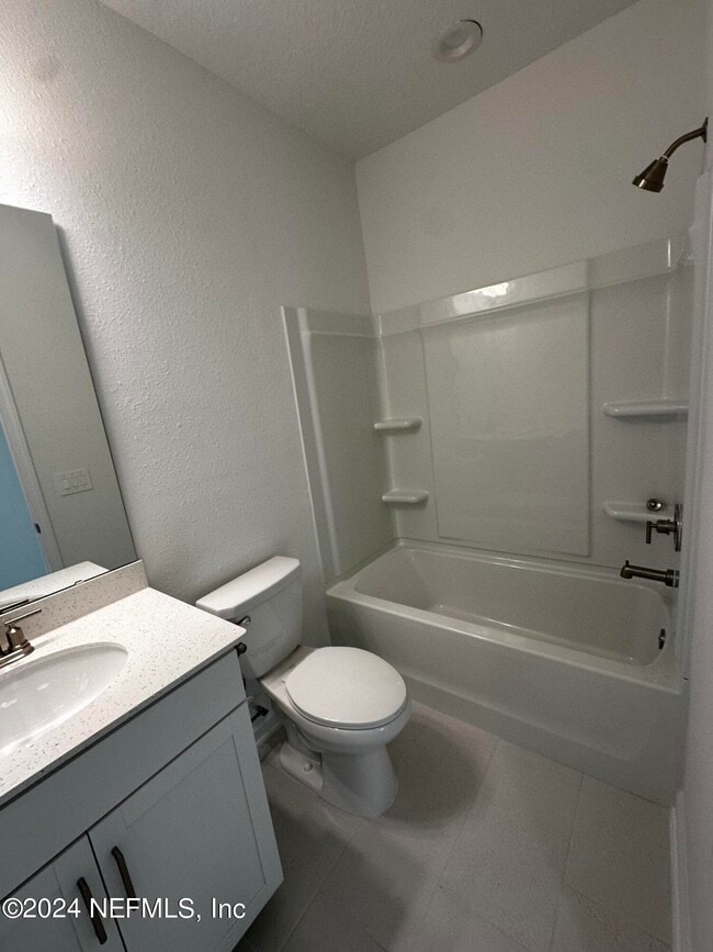 Building Photo - 545 Brandon Lks Dr