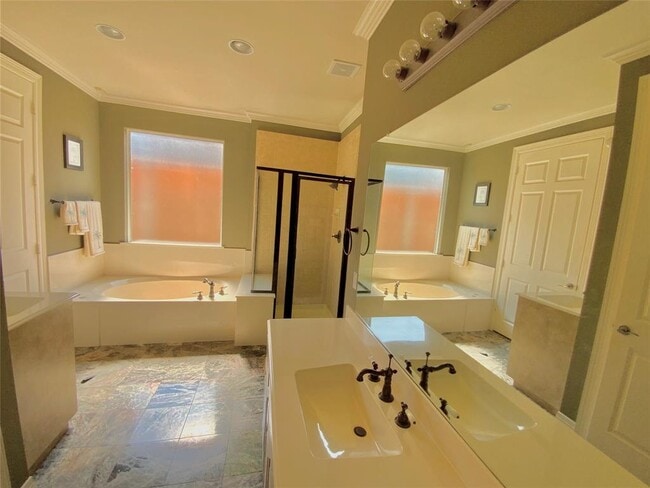 Building Photo - 614 Killarney