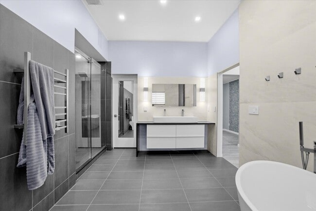 Building Photo - 16405 E Layton Ave