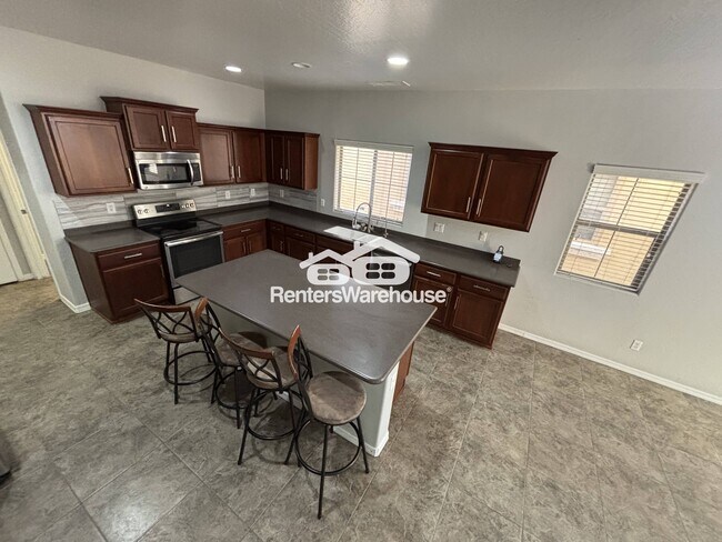 Building Photo - 1933 W Davis Rd