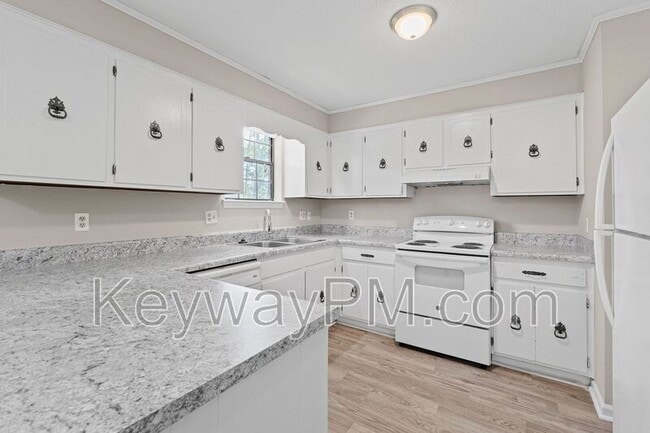 Building Photo - 122 Shadowood Dr