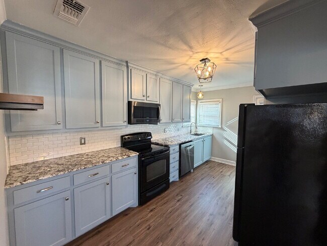 Building Photo - Beautiful Newly Updated Home in Tech Terrace