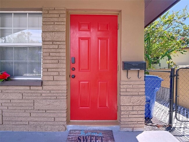 Building Photo - 137 Southeast Jefferson Cir N