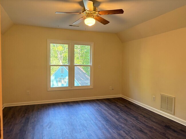 Building Photo - 3 Bedroom, 2 Bathroom House in Lewisville!