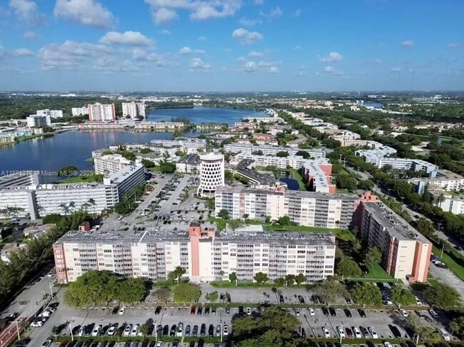 Building Photo - 2 bedroom in North Miami Beach FL 33179