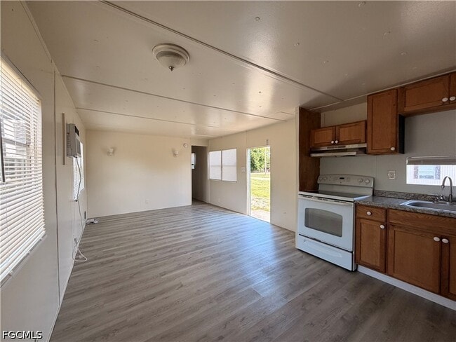 Building Photo - 7869 Suncoast Dr